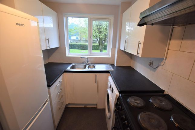 Flat to rent in Southwold Road, Watford