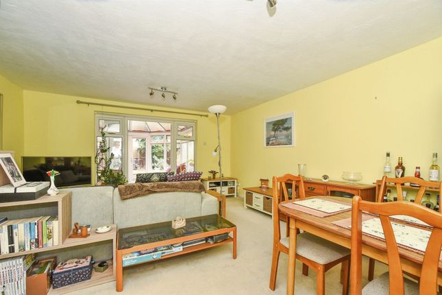5, Century Close, Faringdon photo 4