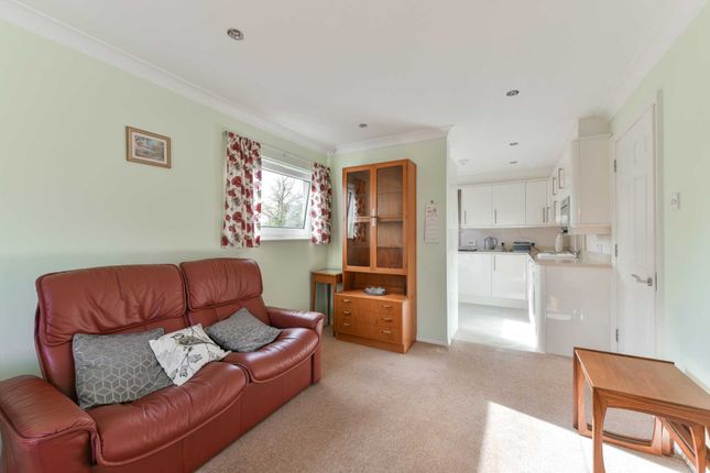 Ashley Avenue, Epsom KT18, 2 bedroom flat to rent - 66360620 ...