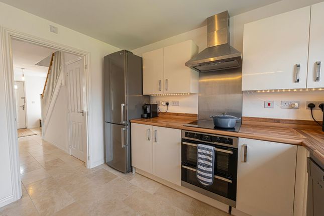 3 Swan Crescent, Newport photo 4