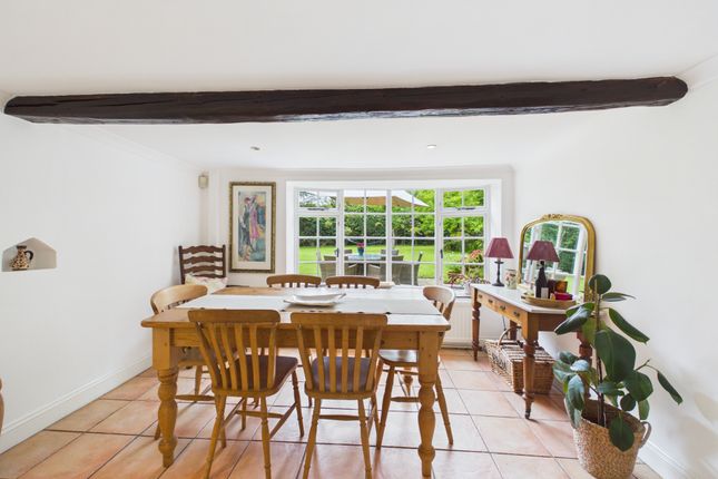 Poachers Cottage, High Wycombe photo 3