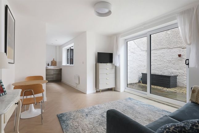 Flat 2, Park House 77-81,, Bell Street, Surrey photo 4