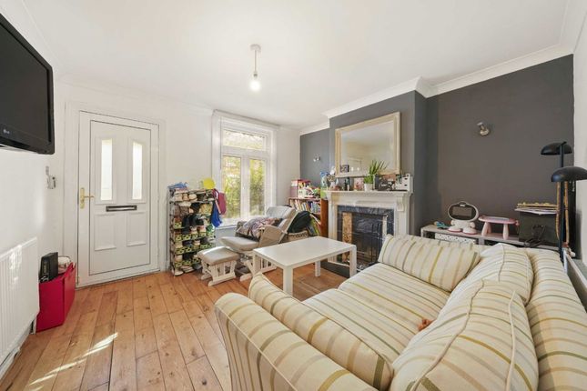 31, Hawks Road, Kingston Upon Thames photo 3