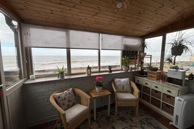Apartment 3, Promenade View, Marine Drive, Hornsea photo 3