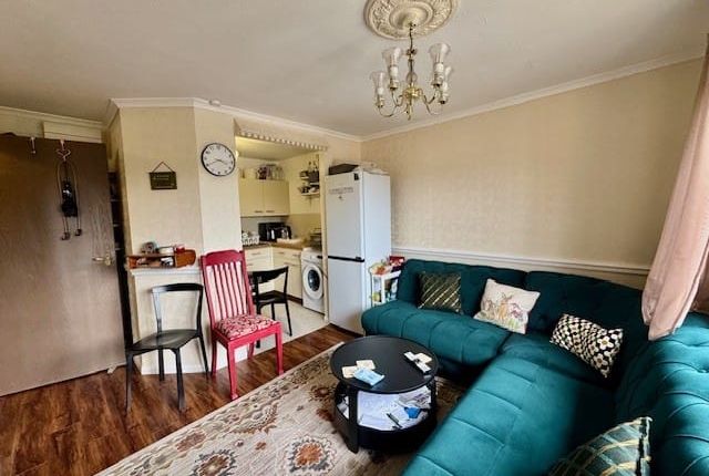 33, Woodlea Court, Verona Close, Uxbridge photo 3