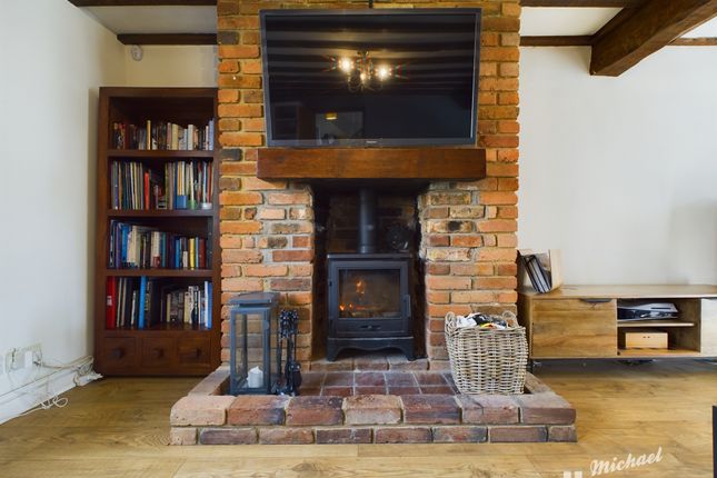 Cottage for sale in Crafton, Leighton Buzzard