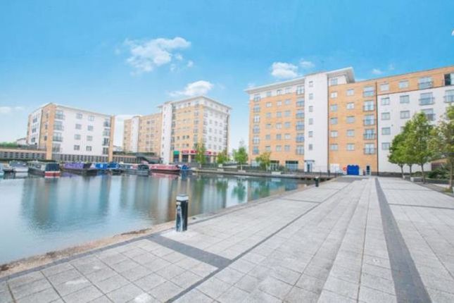 Flat for sale in Taywood Road, Northolt