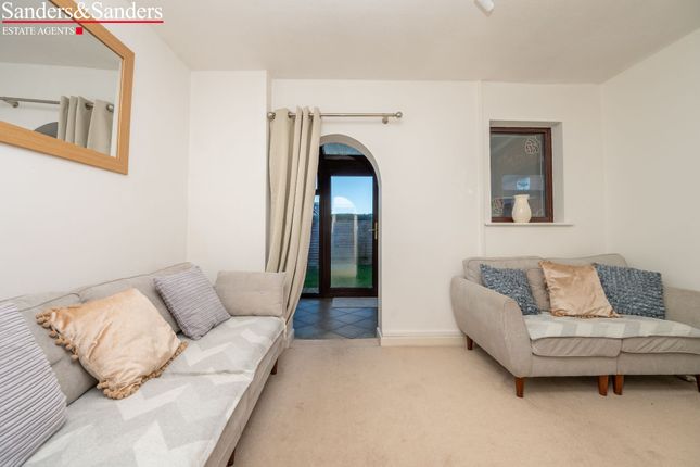 5 Saxonfields, Alcester photo 3