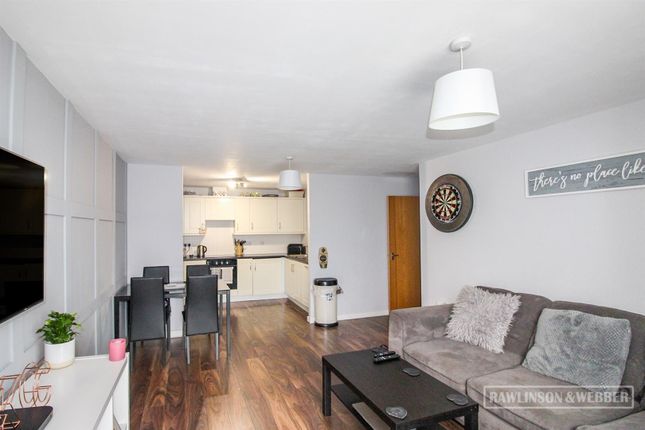 Flat for sale in Victoria Avenue, West Molesey