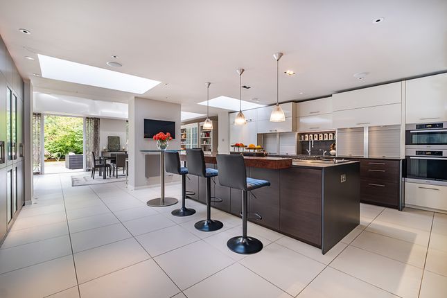 Roedean Crescent, London photo 4