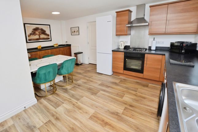 5, Darwin Crescent, Devon photo 2