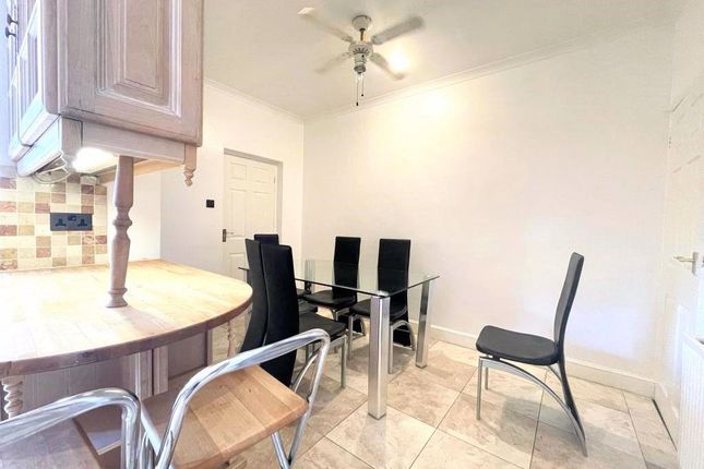 23, Monmouth Avenue, South Woodford photo 4