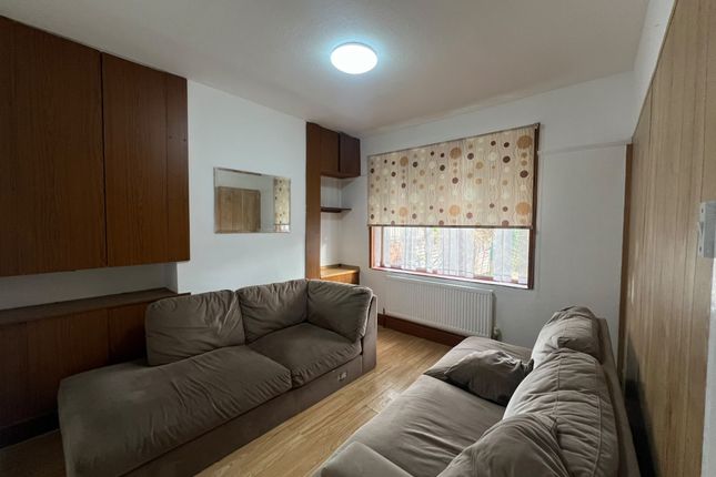 202, Bull Lane, Dagenham photo 5