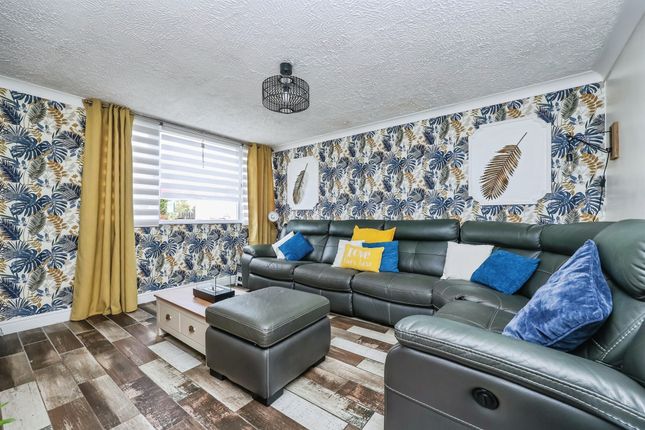2, Huntly Close, NOTTINGHAM photo 3