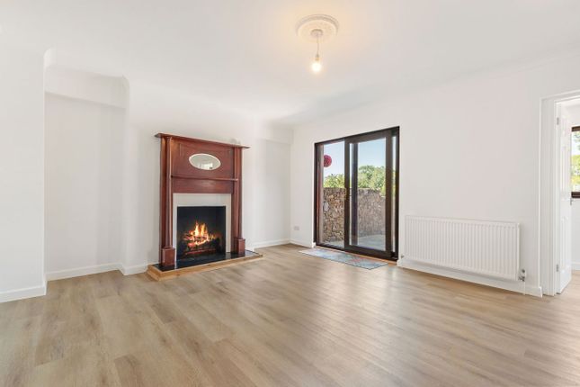 4, Church Lake Terrace, Milford Haven photo 4