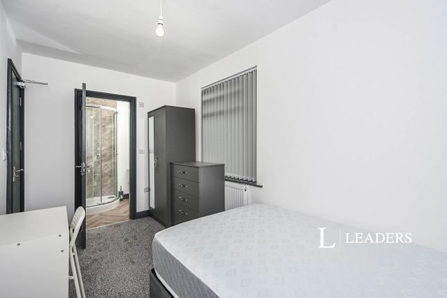 Room 6, 26, Medway Walk, Wigan photo 2