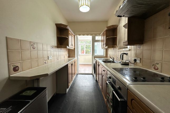 9, Winslow Way, Feltham photo 4