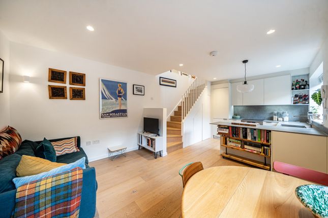 2, Lamington Mews, London photo 3
