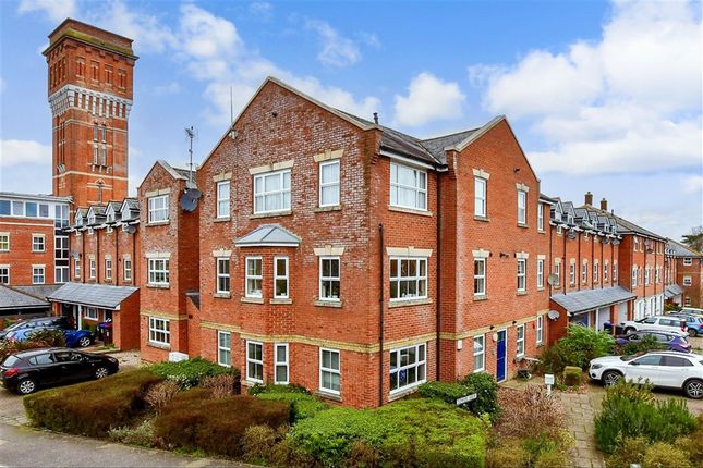 2-bed flat on Tower View Chartham, Canterbury, £170,000