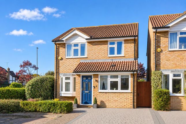 3-bed detached on Foxes Close, Hertford, £575,000