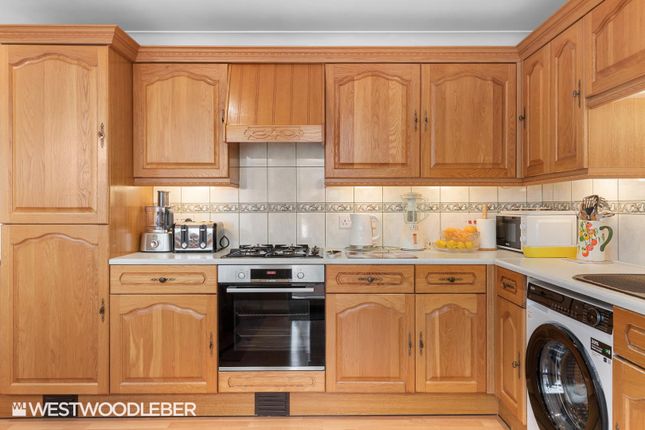 12, Hoecroft, Waltham Abbey photo 4