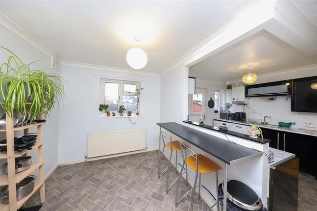 24, Bell Avenue, West Drayton photo 3