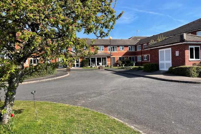 Thumbnail Flat for sale in Fairfield Road, Borough Green, Sevenoaks