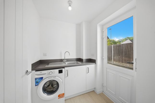 38, Jasmine Gardens, Nottingham photo 4
