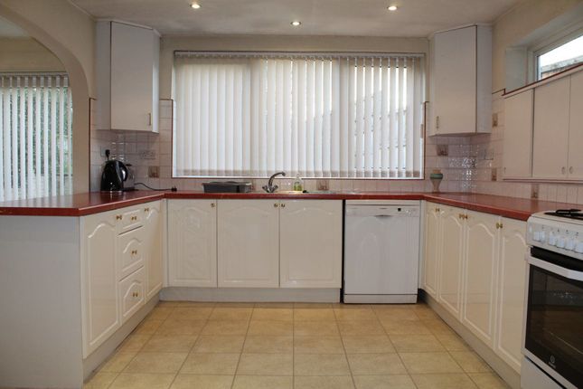 Detached house to rent in Seven Oaks Crescent, Bramcote, Nottingham