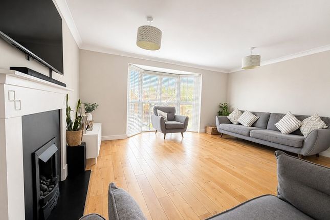 18, Dan Y Graig Heights, Pontyclun photo 4