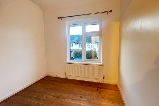 46, Pembroke Avenue, Luton photo 3