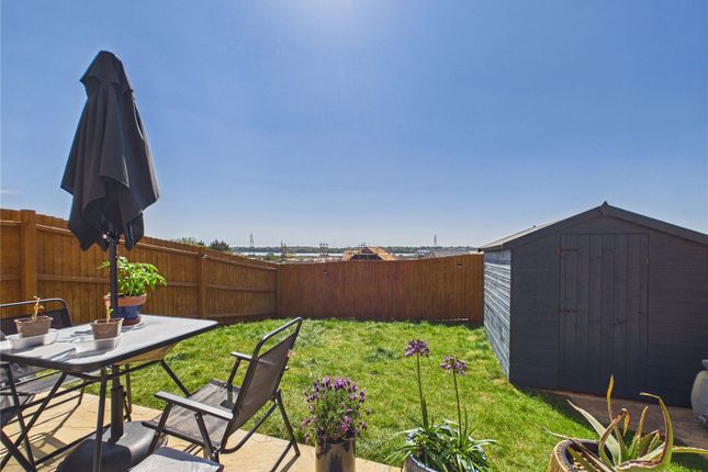 19, Wardle Close, Manningtree photo 3