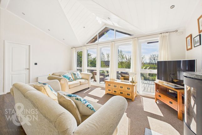 Barn Owl Lodge, Staithe Road, Beccles photo 3
