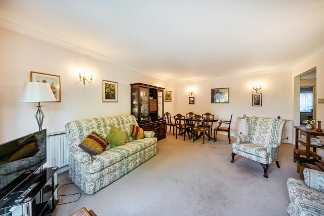 Flat 4 The Lintons, 26, Dollis Avenue, London photo 4