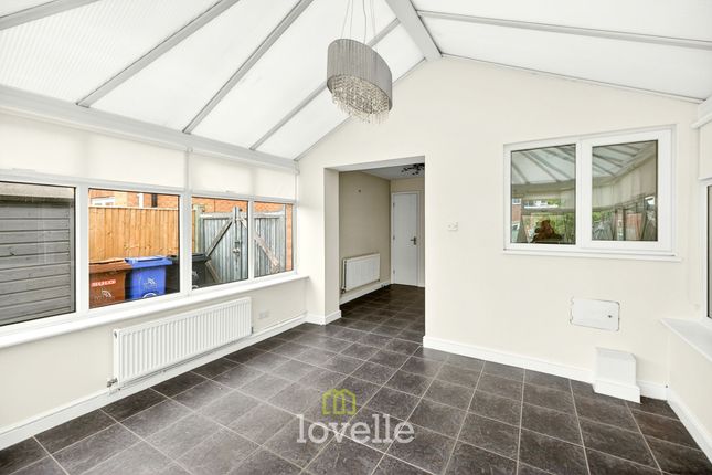 33 Buckingham Grove, Grimsby photo 4