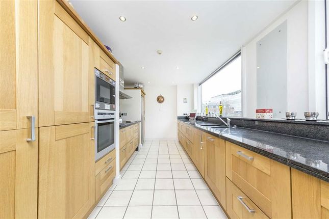 160, Basin Approach, London photo 3