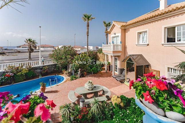 Villa for sale in Ensenada Pelada, El Medano, Santa Cruz Tenerife