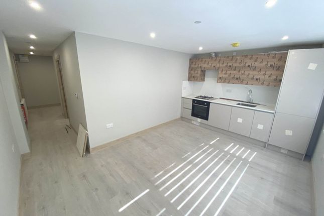 4 Churchill House, Stirling Way, Borehamwood photo 2