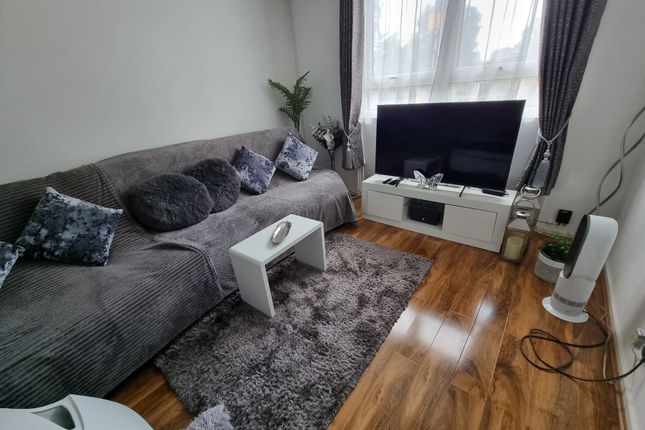 49 Lockerbie Avenue, Leicester photo 2