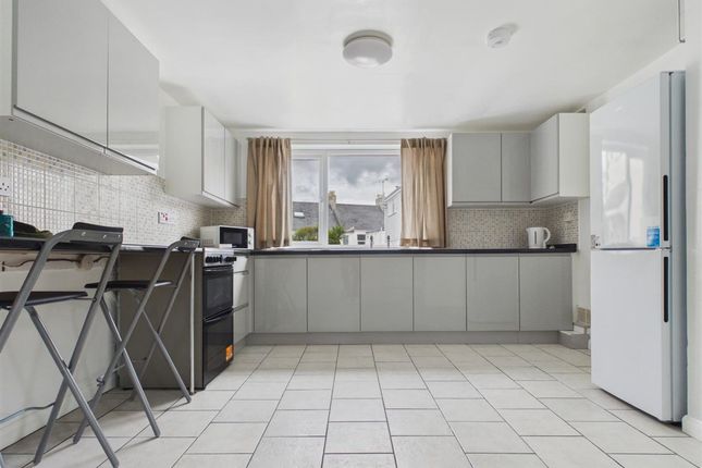 6 Pentrevah Court 50-52 Tower Road, Newquay photo 2