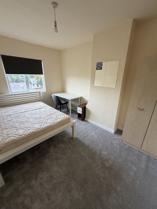 Harlaxton Drive, Nottingham photo 4