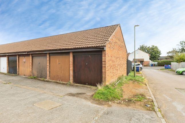 1-bed terraced on Glyndebourne Gardens, Banbury, £145,000