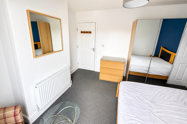 Room 2, 2 Swan Street, Doncaster photo 2