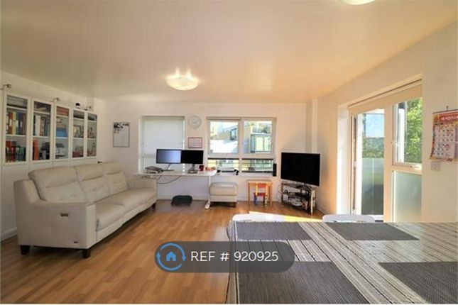Greenbank Court, Lanadron Close, Isleworth photo 2