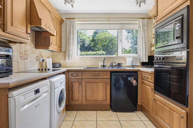 27, Willow Wood Road, Gravesend photo 4
