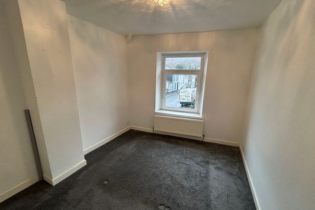 27, Yew Street, Merthyr Tydfil photo 4
