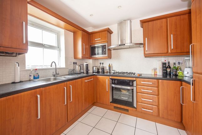 Flat 39, Kew Court, Richmond Road, Kingston upon Thames photo 2