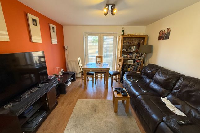 3 Bank Avenue, Dunstable, Bedfordshire photo 3