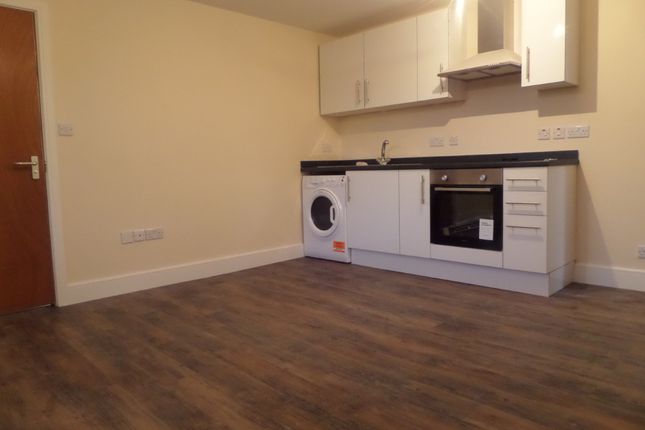 Flat 3, 378, Staines Road, Feltham photo 2