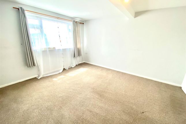 18, Manor Court, Potters Bar photo 5